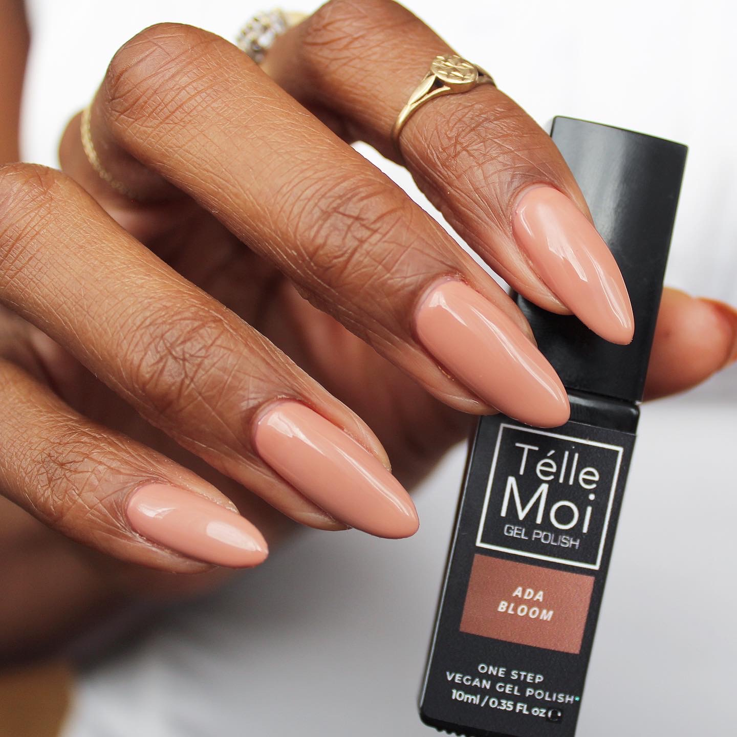 Télle Moi nude nail polish
